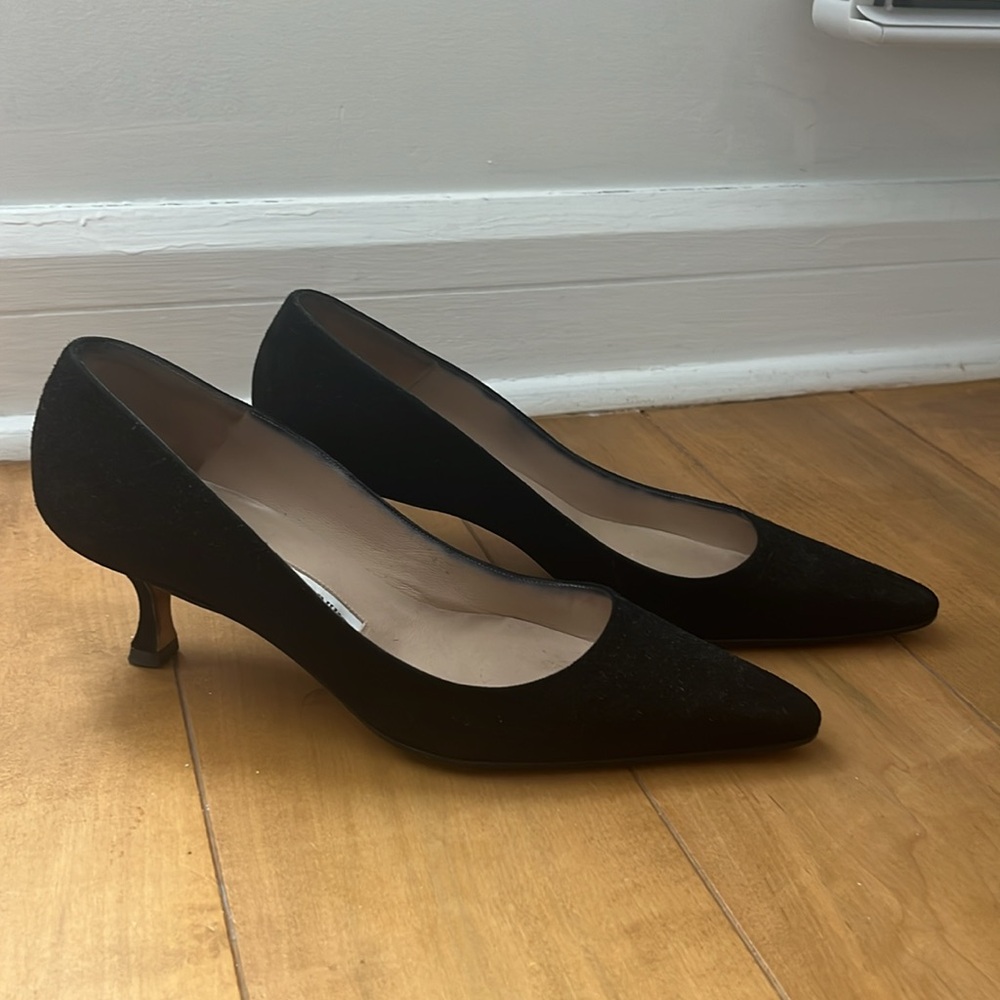 AUTHENTIC manolo blahnik kitten heel pumps
